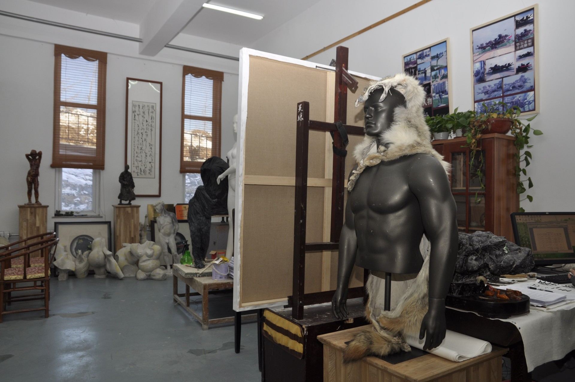 雕塑硬质材料工作��?.JPG
